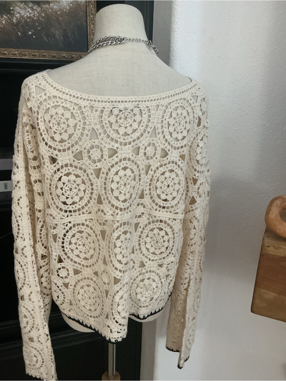 Zara Cream Crochet Circle-Pattern Sweater with Black Trim - Picture 4 of 8